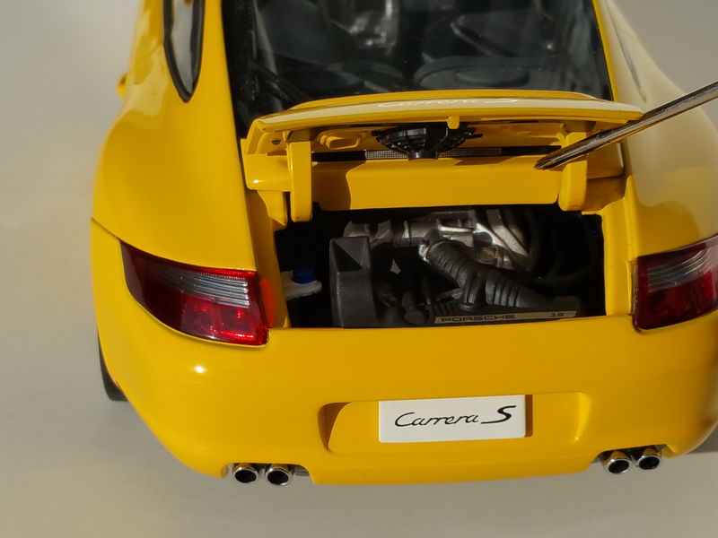 Illustration for article titled Teutonic Tuesday Battle: Porsche 911 Carrera S, AUTOart vs. Maisto